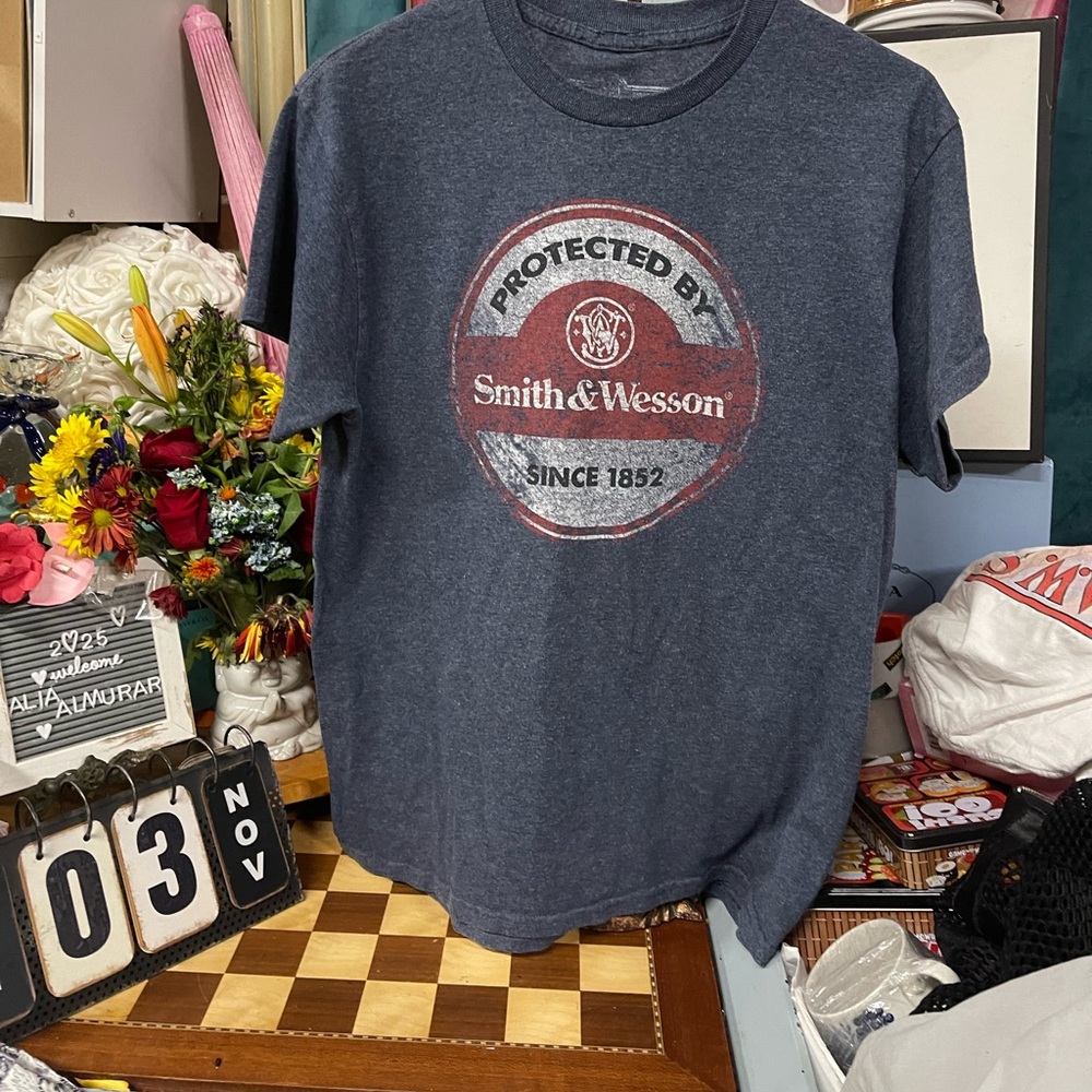 SMITH & WESSON MEN'S VINTAGE SIGN GRAPHIC T-SHIRT
